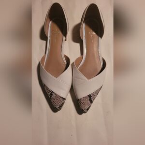 Linea Paolo White and Snake Print  Pointy Shoes. Size 8.5M